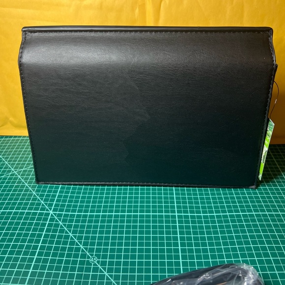 👜 NWT Badgley Mischa Black Vegan Leather Crossbody Handbag - Picture 3 of 7